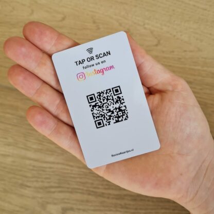 Instagram Volg Ons in hand met NFC en QR code