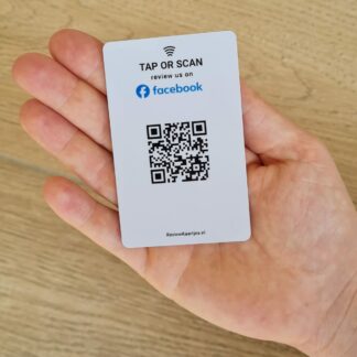 Facebook Review Kaart in hand met NFC en QR code