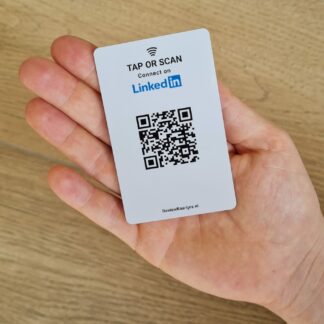 LinkedIn Connect Visitekaartje in hand met NFC en QR code